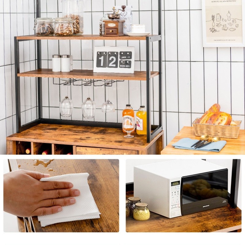 Rustiikkinen ruskea monikäyttöinen keittiökaappi viinipullotelineellä