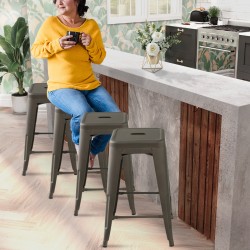 Neljän baarijakkaran setti pinottava harmaa-musta 150 kg kantavuus