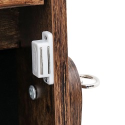 Lattialla seisova ruskea korukaappi täysikokoisella peilillä