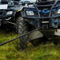 Synteettinen vinssiköysi 4,8 mm 15,2 m PU-päällystetty suojaholkilla taottu teräskoukku ATV UTV