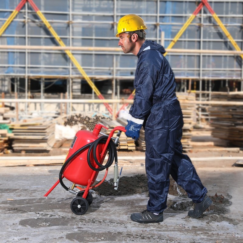 Painehiekkapuhallin 40 l säiliö öljyvesierotin keraamiset suuttimet 2,5 m kumiletku kumipyörät