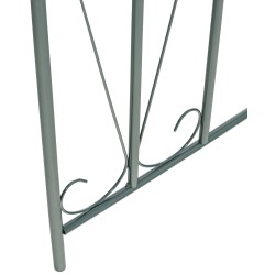 Elegantti 60-luvun ruusukaari köynnöskasveille kestävästä metallista