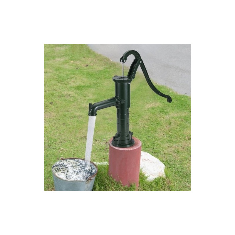 Käsikäyttöinen valurautainen kaivopumppu vihreä mäntätoiminen seitsemän metrin nostokorkeus kuusikymmentäviisi senttimetriä