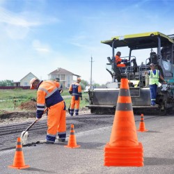 Kokoontaitettavat oranssit turvakartiot 18-tuumaiset 4 kpl heijastavilla kauluksilla leveällä pohjalla
