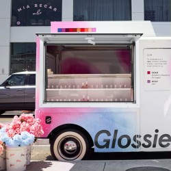 Myyntiluukku ruokavaunuille ja myyntikojuille 915x610 millimetriä alumiiniseosrunko avautuu 85 astetta