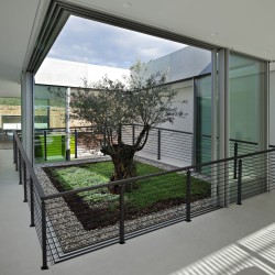 Vaijerikaidetolppa 42 tuumaa ruostumaton teräs 1x2 12 reikää musta