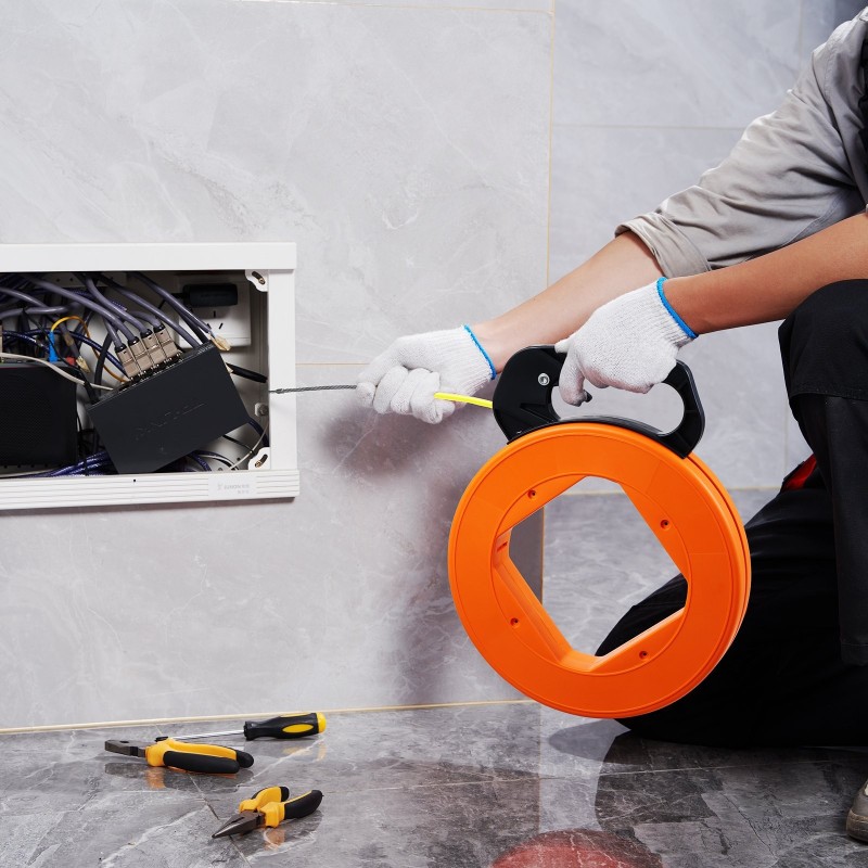 Lasikuituinen vetojousi 30,5 m 4,23 mm muovikela nikkeloitu hiiliteräspää peukalolukko