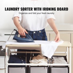 Pyykkilajittelukärry rautarungolla kolmella irrotettavalla kangaspussilla silityslaudalla lukittavilla pyörillä