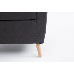 Tilgard mukava nojatuoli pehmustetuilla käsinojilla ja puujaloilla