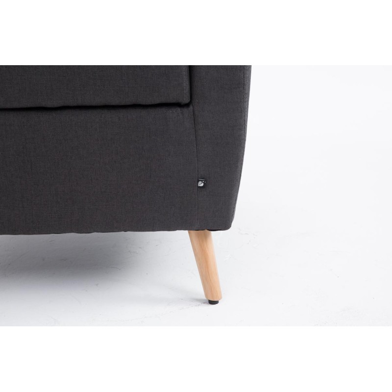 Tilgard mukava nojatuoli pehmustetuilla käsinojilla ja puujaloilla