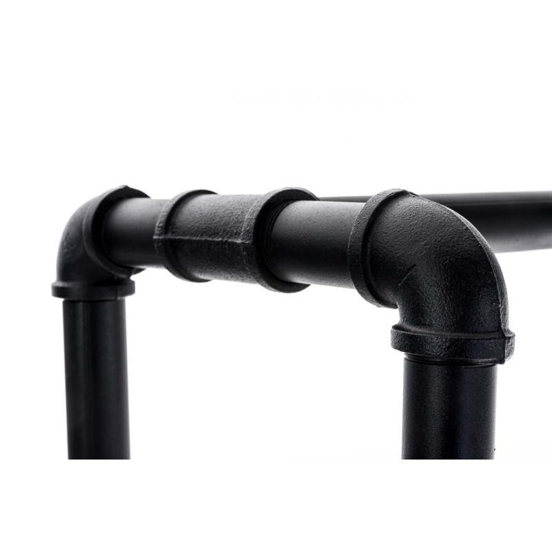 Tyylikäs ja käytännöllinen takkapuuteline pyörillä teolliseen tyyliin