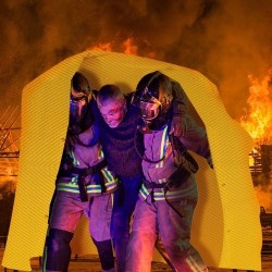 Hitsaus- ja palosuojapeite lasikuitukangas 2,4 x 3,05 m messinkirenkailla