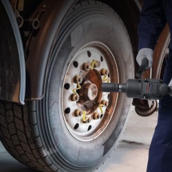 Paineilmamutterinväännin 2,5 cm alumiinirunkoinen kaksoiskahvainen 3690,5 newtonmetriä raskaisiin huoltotöihin