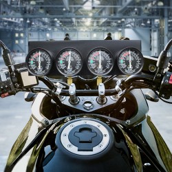 Kaasureiden synkronointisarja neljällä tyhjiömittarilla neljäkymmentä senttimetriä metallilevyllä seitsemänkymmentäneljä