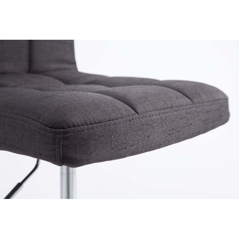 Tyylikäs ja mukava design-nojatuoli korkealla selkänojalla