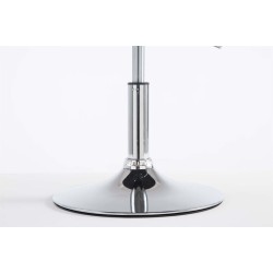 Tyylikäs ja mukava design-nojatuoli korkealla selkänojalla