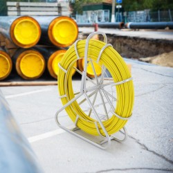 Lasikuituinen kaapelinvetojousi 150 m 8 mm ABS-pintainen teräskelateline 3 vaihdettavaa vetopäätä