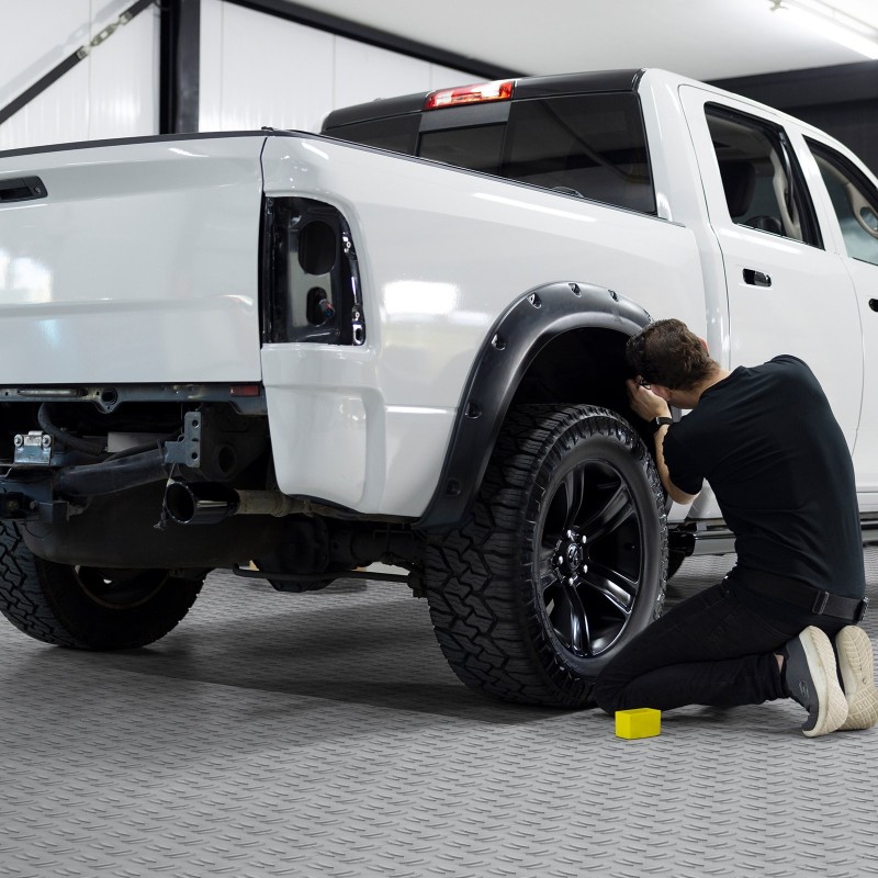 Toisiinsa lukittuvat autotallilaatat PP-muovi 305×305×13 mm 25 kpl kaksipuolinen liukuestopinta hopea