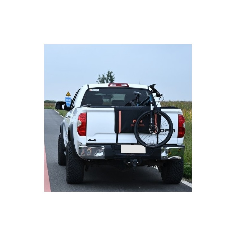 Perälaudan suojapehmuste muovipinta ja vaahtopehmuste 840 mm lavalle 2 pyörää