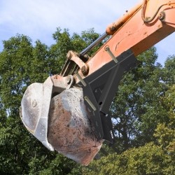 Kaivinkoneen tartuntapeukalo 24 tuumaa teräs puolituuman hammastuslevy pultattava