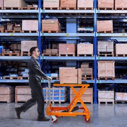 Hydraulinen saksinostopöytä 150 kg kantavuus 220–720 mm nostokorkeus 4 pyörää