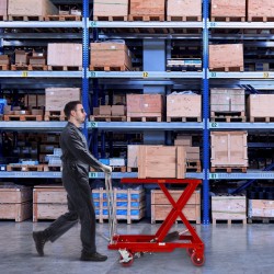 Hydraulinen saksinostopöytäkärry teräsrunko 230 kg kantavuus 220–720 mm nostokorkeus lukittavat pyörät