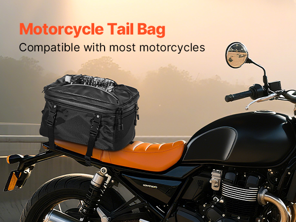 Moottoripyörän takalaukku takapenkin päällä